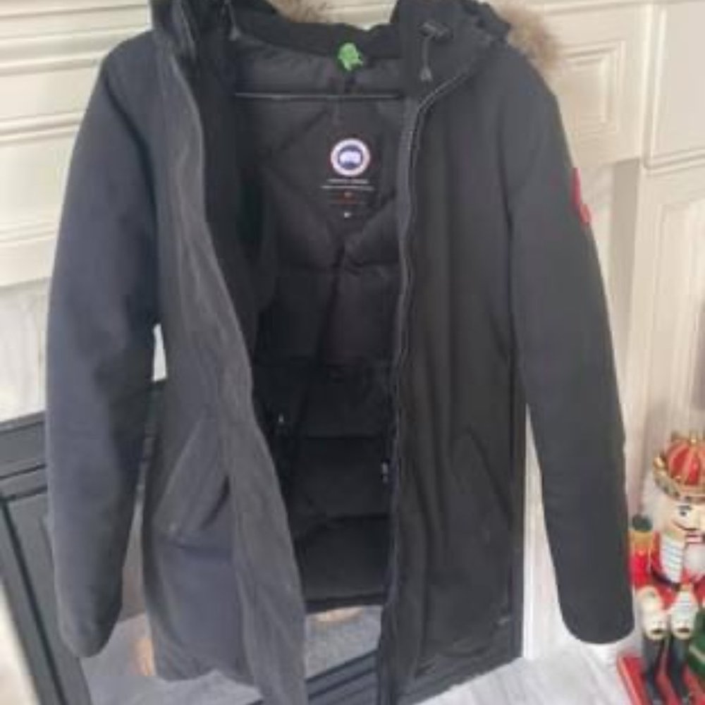 Canada Goose Jacket (Size: M)